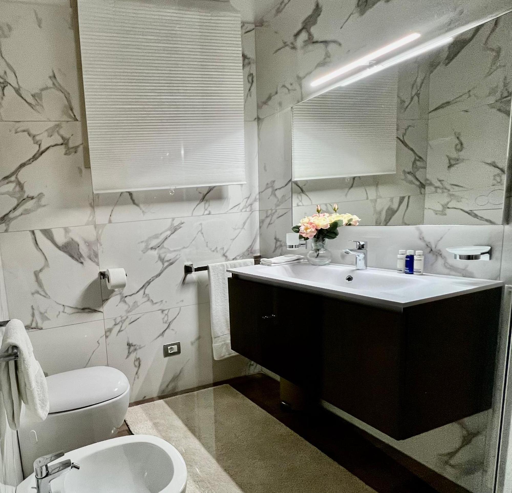 Paganini Suites And Apartments Sirmione Habitación foto